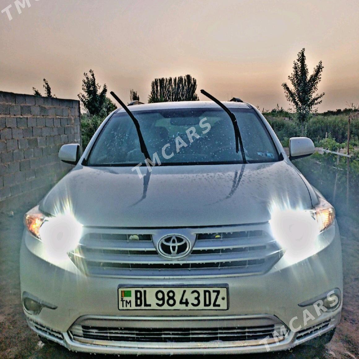 Toyota Highlander 2013 - 320 000 TMT - Гурбансолтан Едже - img 3