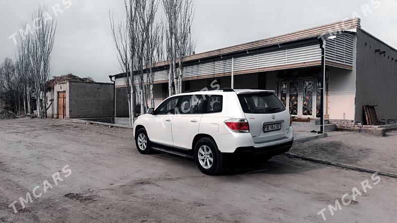 Toyota Highlander 2013 - 320 000 TMT - Гурбансолтан Едже - img 5