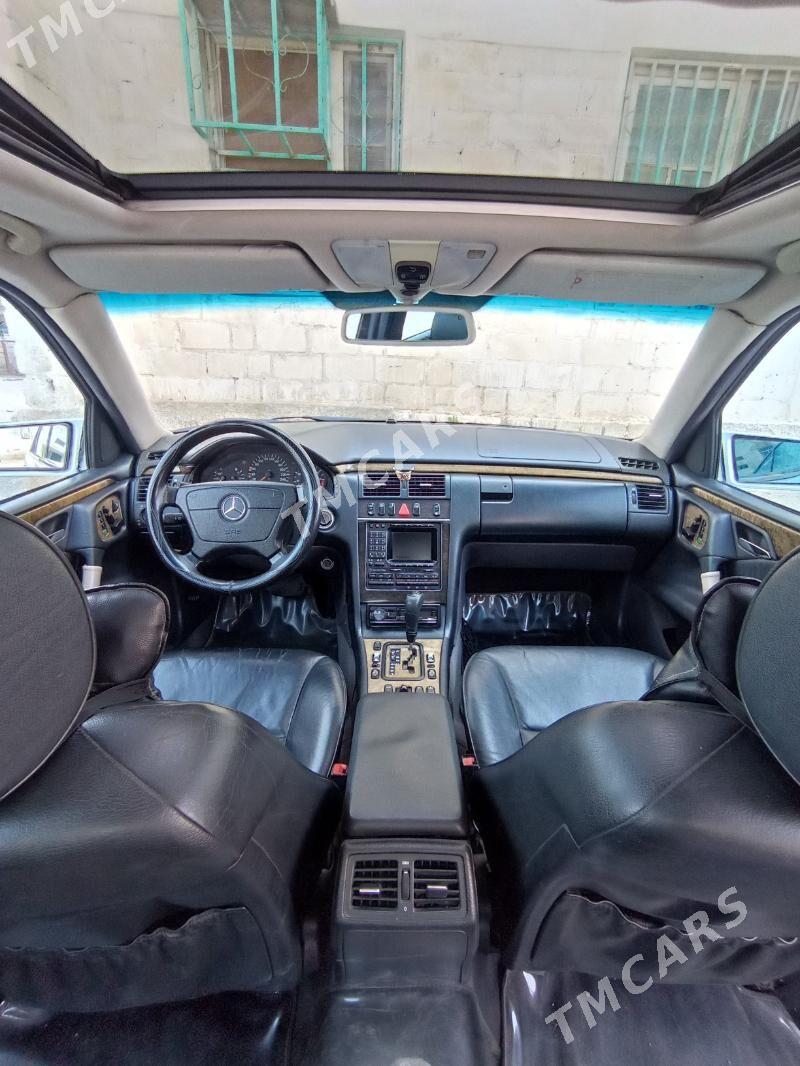 Mercedes-Benz E320 1999 - 120 000 TMT - Türkmenbaşy - img 3