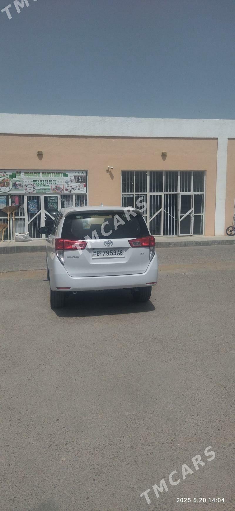 Toyota Innova 2020 - 235 000 TMT - Büzmeýin - img 3