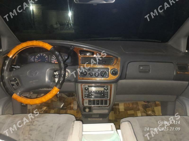 Toyota Sienna 2003 - 140 000 TMT - Бабадайхан - img 2