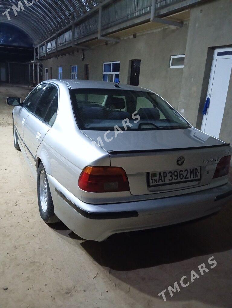 BMW 525 2001 - 110 000 TMT - Baýramaly - img 5