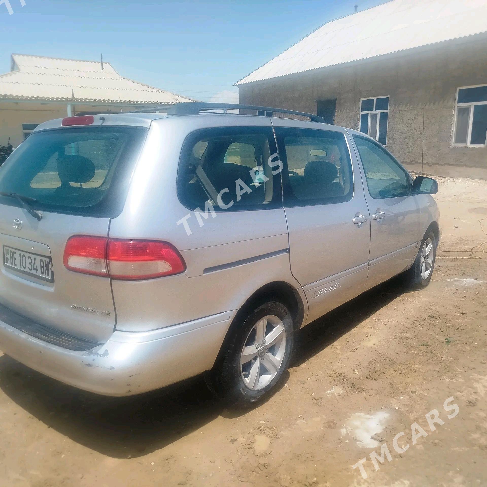 Toyota Sienna 2002 - 170 000 TMT - Гумдаг - img 2