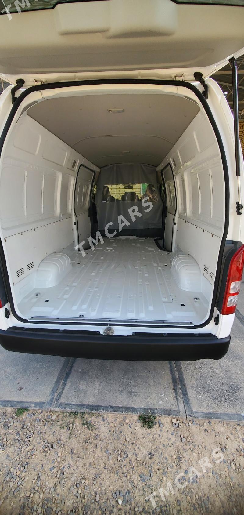 Toyota Hiace 2021 - 400 000 TMT - Мургап - img 6