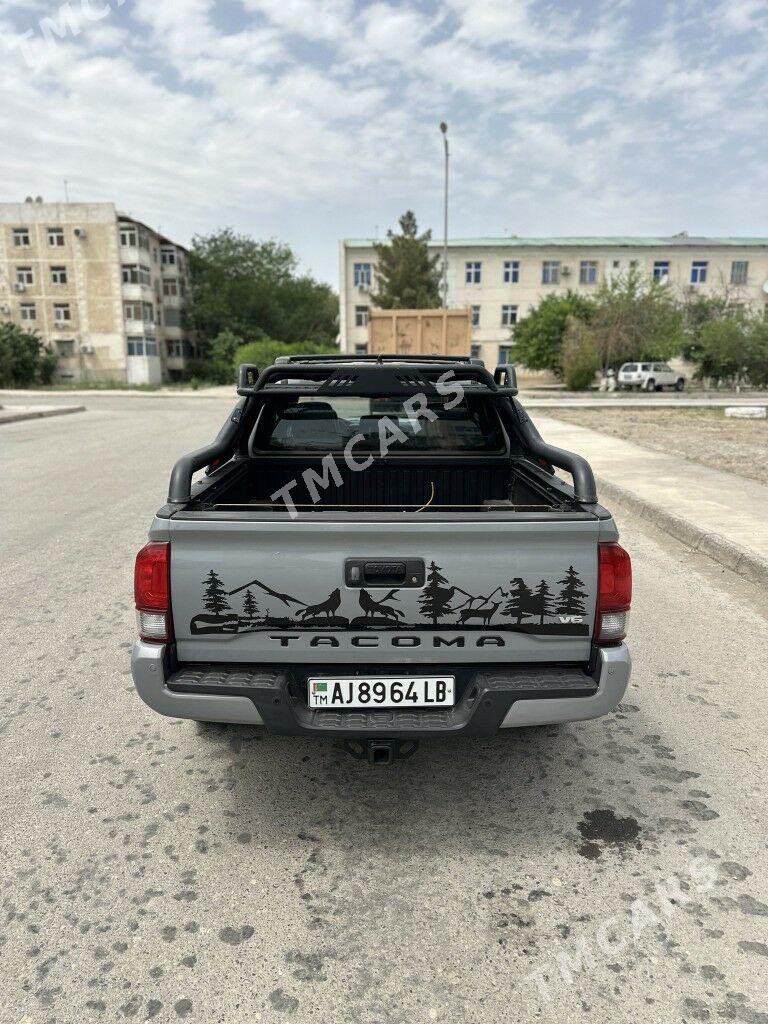 Toyota Tacoma 2018 - 400 000 TMT - Туркменабат - img 5