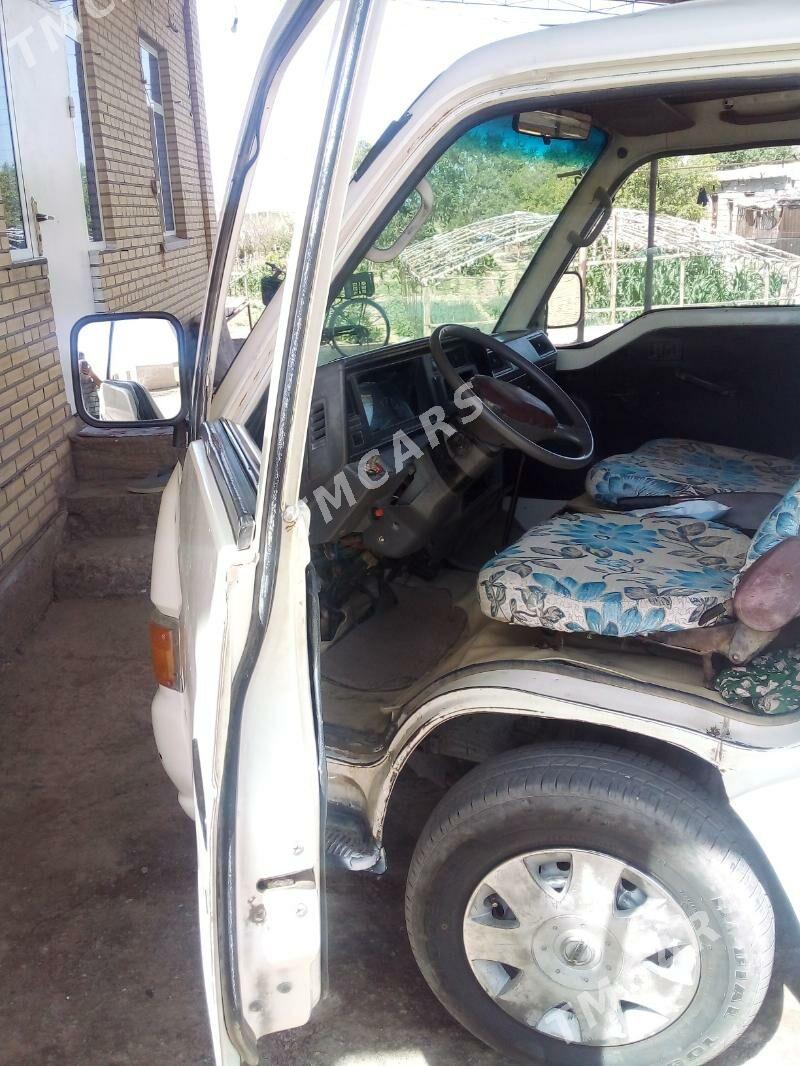 Nissan Urvan 1999 - 50 000 TMT - Мары - img 2