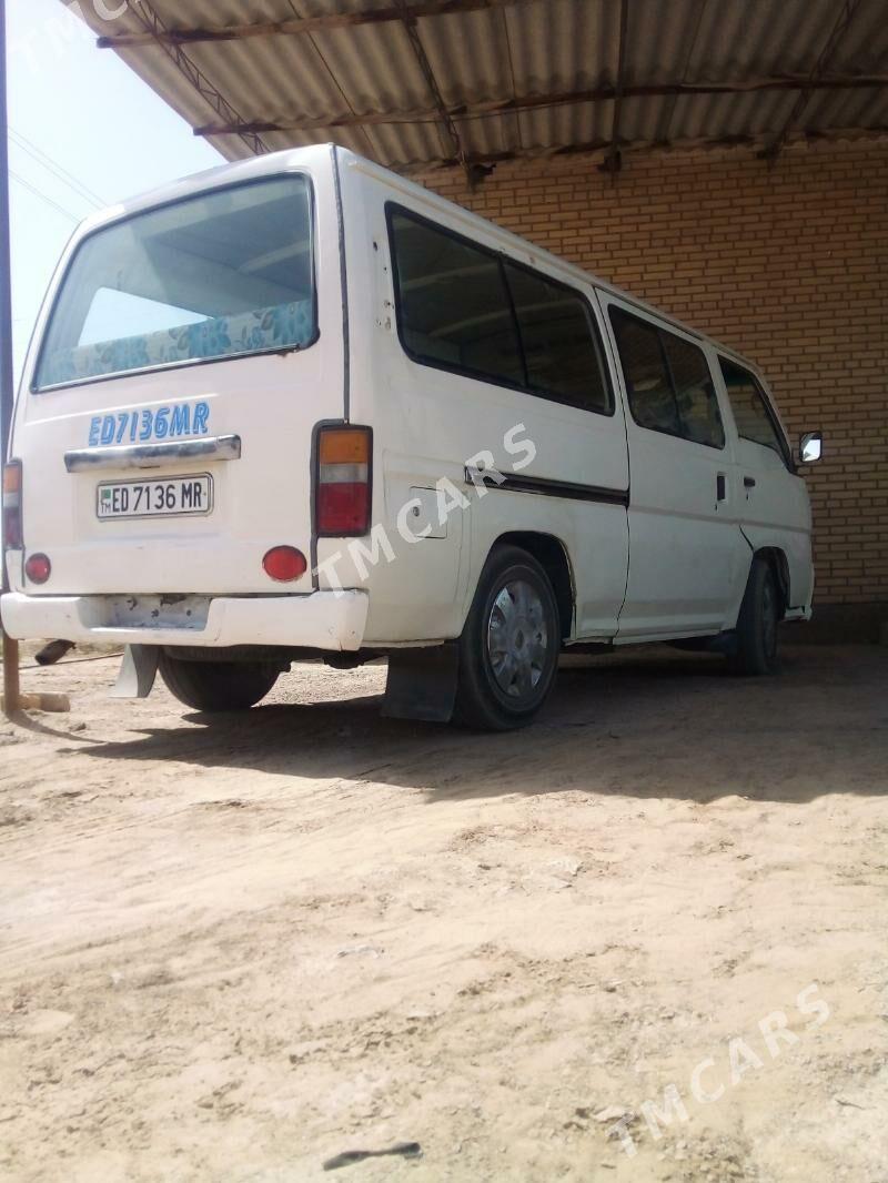 Nissan Urvan 1999 - 50 000 TMT - Мары - img 4