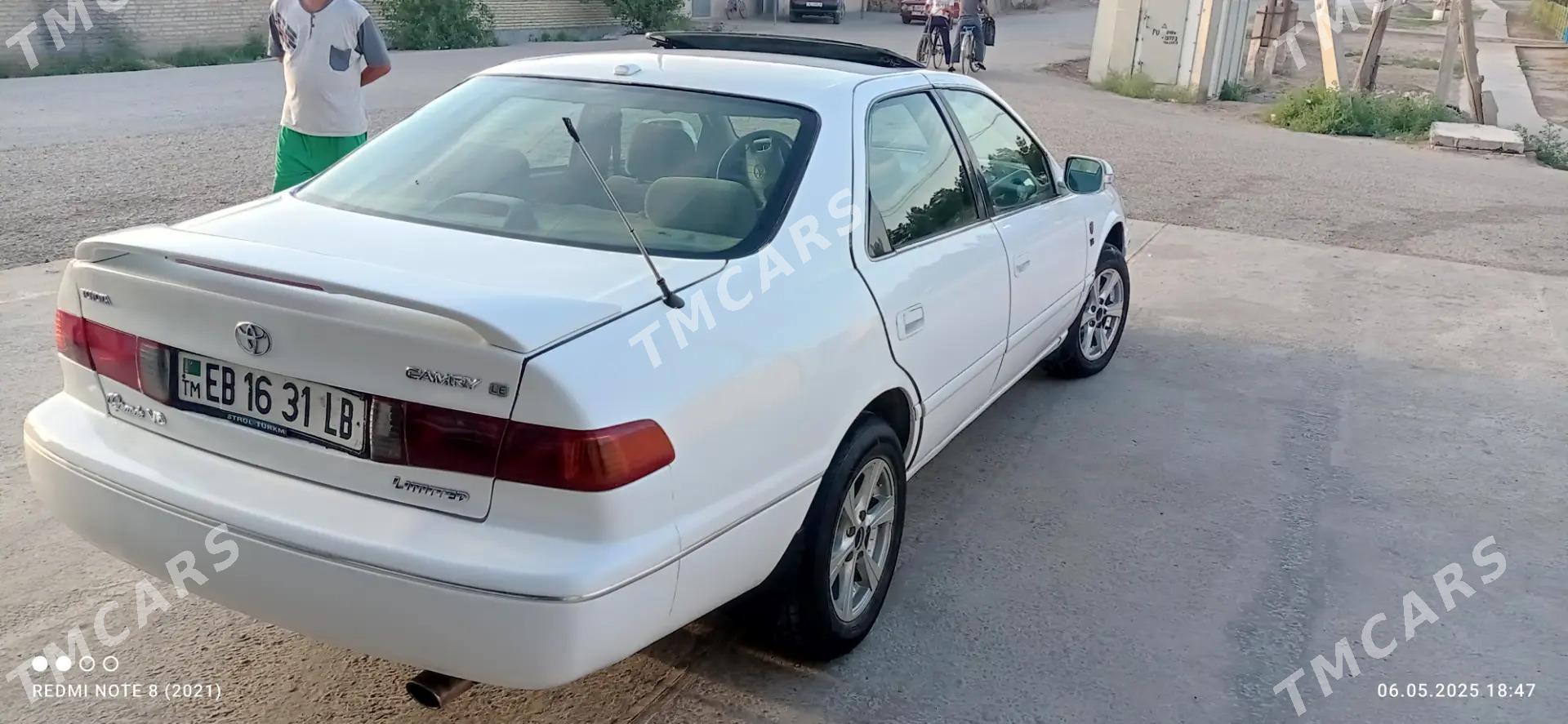 Toyota Camry 2000 - 128 000 TMT - Dänew - img 4