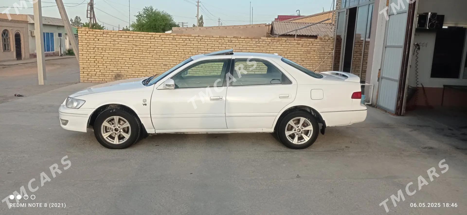 Toyota Camry 2000 - 128 000 TMT - Dänew - img 3