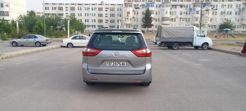 Toyota Sienna 2017 - 325 000 TMT - 8 мкр - img 6