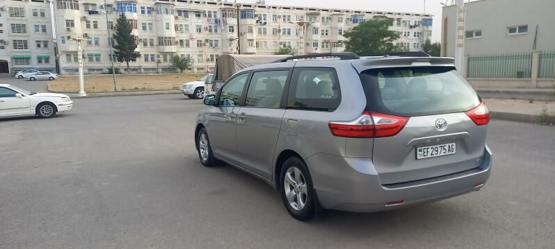 Toyota Sienna 2017 - 325 000 TMT - 8 мкр - img 7