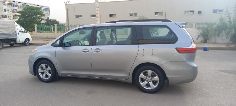 Toyota Sienna 2017 - 325 000 TMT - 8 мкр - img 3