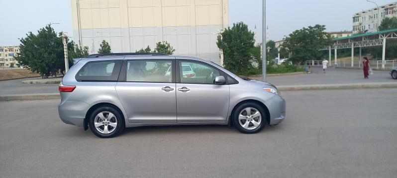 Toyota Sienna 2017 - 325 000 TMT - 8 мкр - img 2