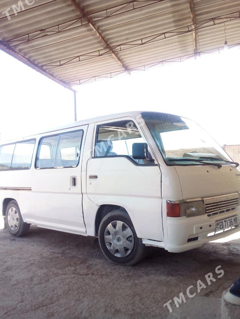Nissan Urvan 1999 - 50 000 TMT - Мары - img 3