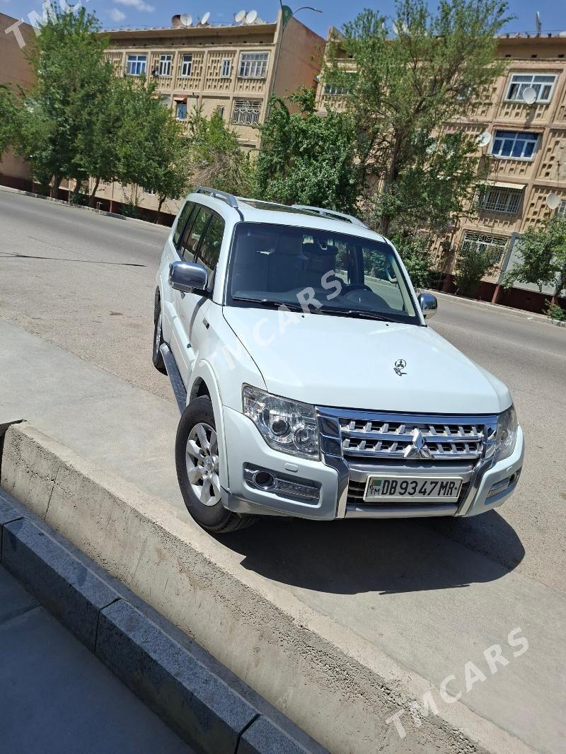 Mitsubishi Pajero 2015 - 265 000 TMT - Мары - img 5
