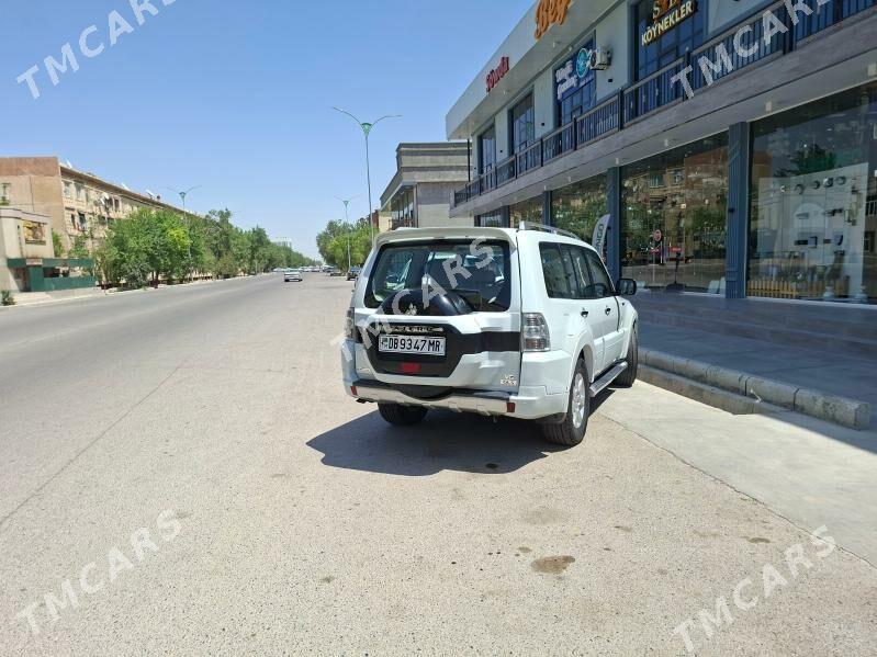 Mitsubishi Pajero 2015 - 265 000 TMT - Мары - img 3