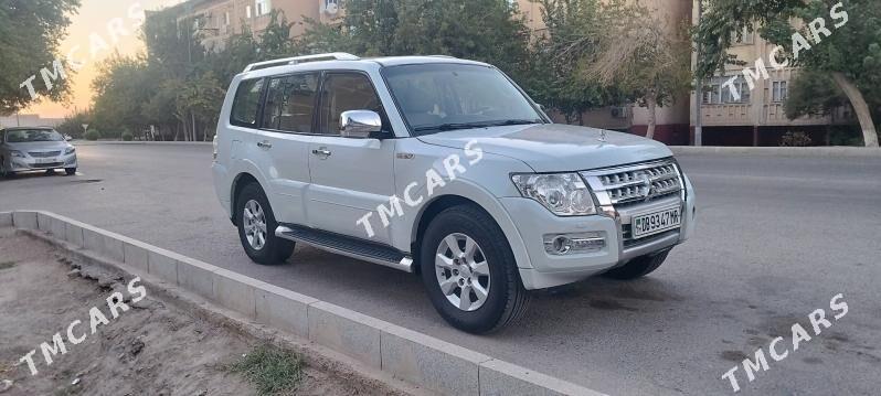 Mitsubishi Pajero 2015 - 265 000 TMT - Мары - img 8