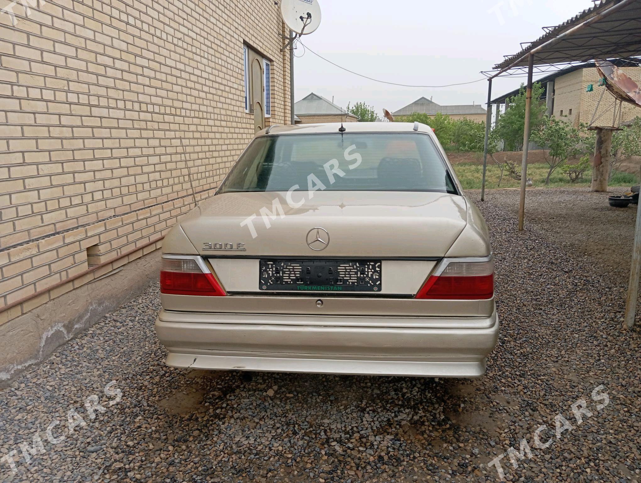 Mercedes-Benz E-Class 1990 - 20 000 TMT - Мары - img 3