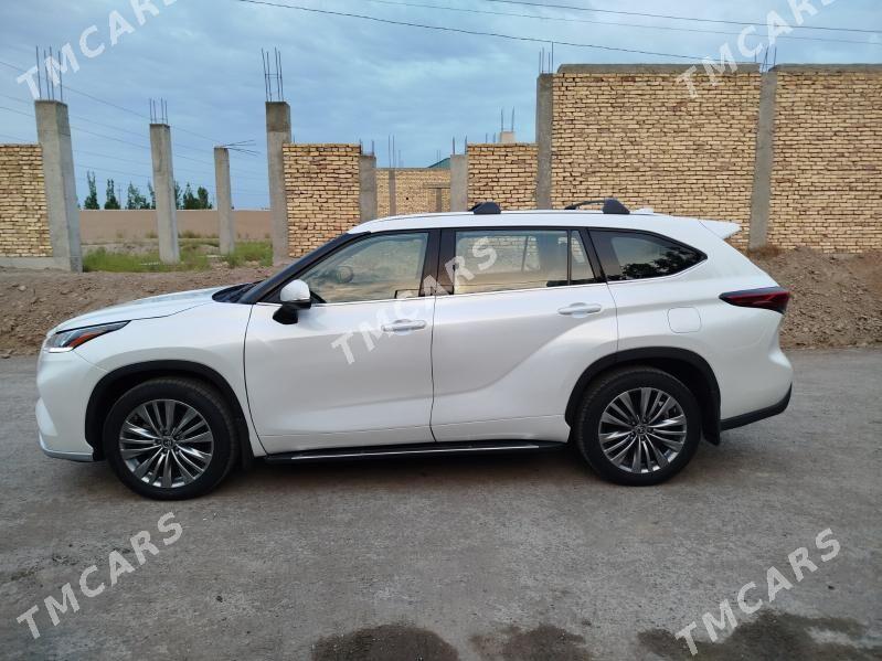 Toyota Highlander 2022 - 570 000 TMT - Daşoguz - img 9