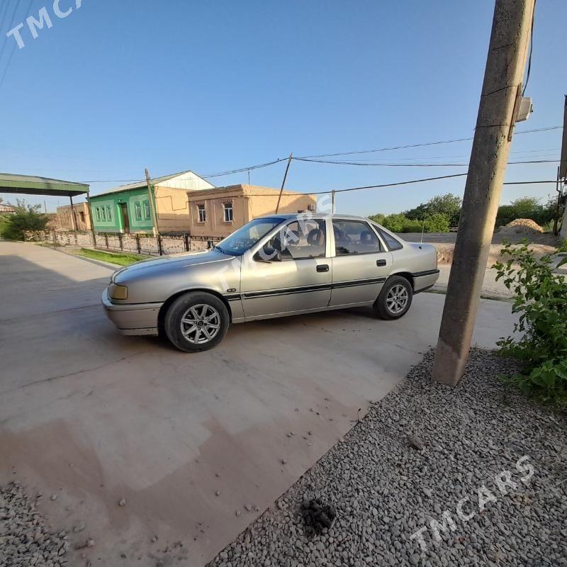 Opel Vectra 1989 - 30 000 TMT - Дянев - img 2