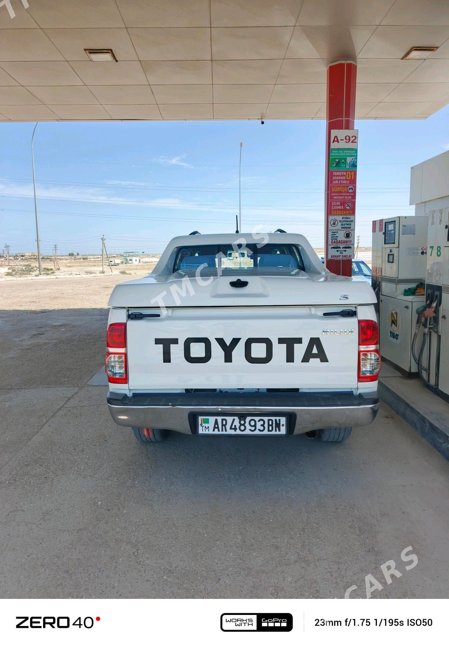 Toyota Hilux 2012 - 300 000 TMT - Карабогаз - img 3