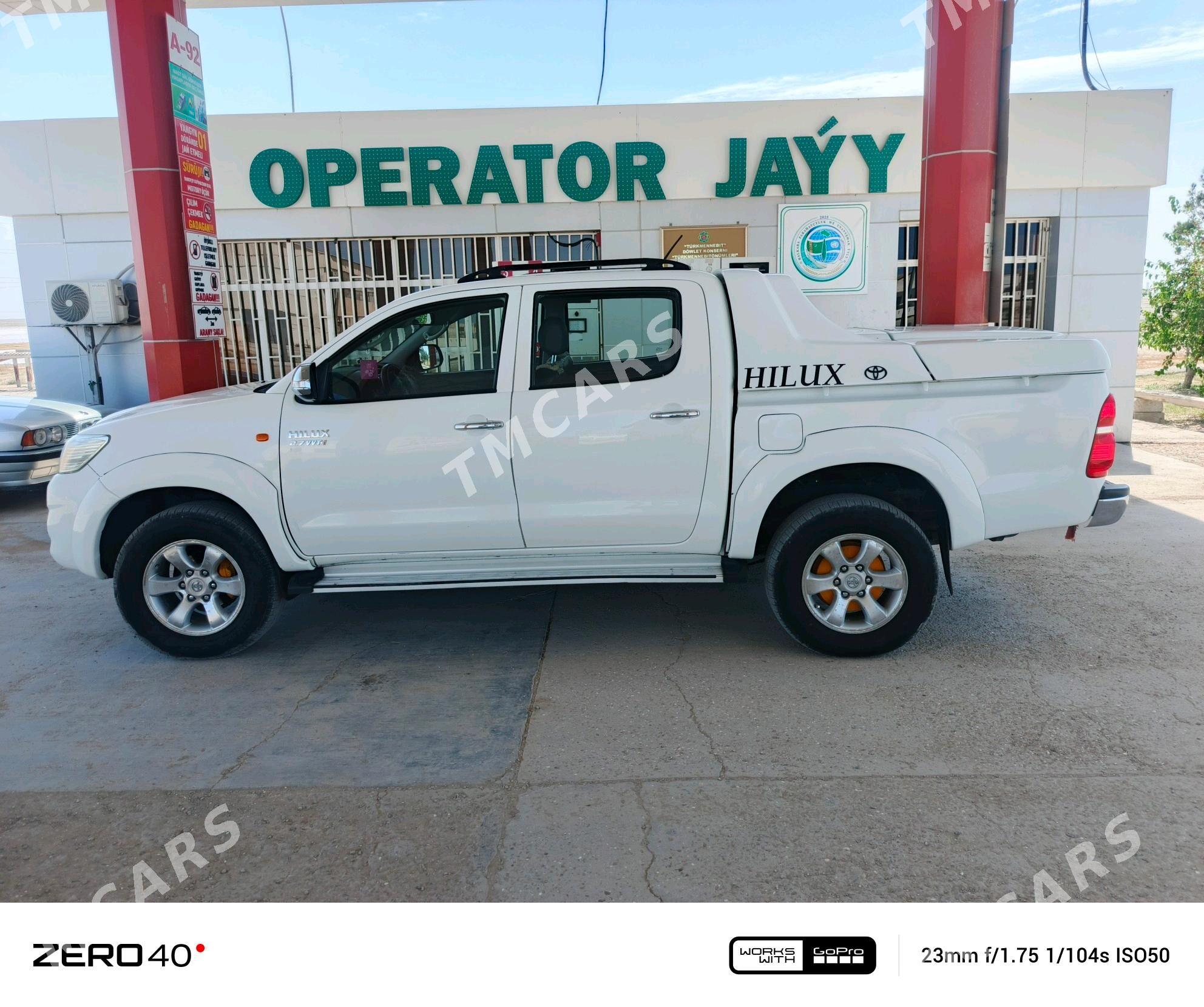 Toyota Hilux 2012 - 300 000 TMT - Карабогаз - img 4