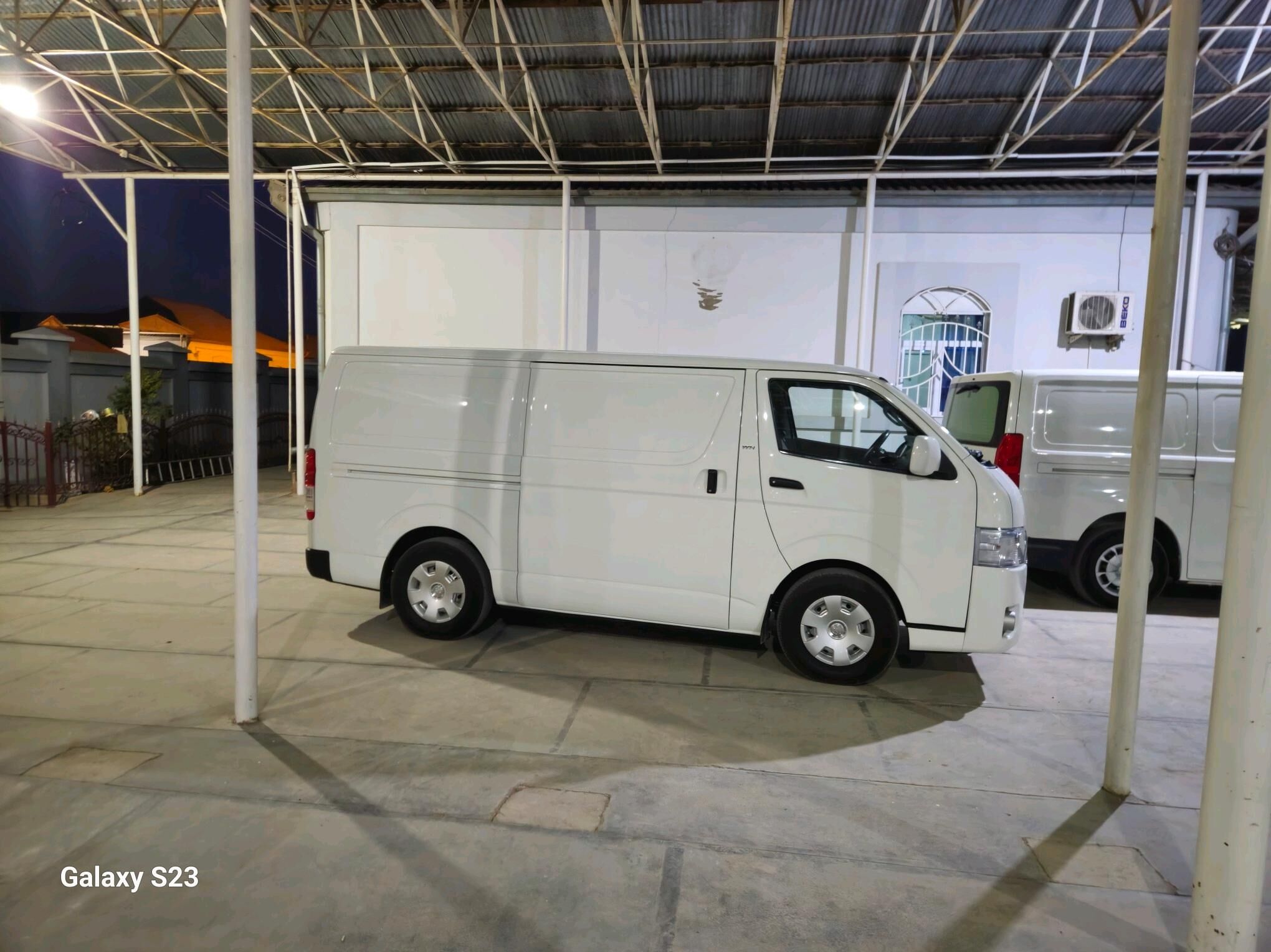 Toyota Hiace 2010 - 275 000 TMT - Мары - img 1