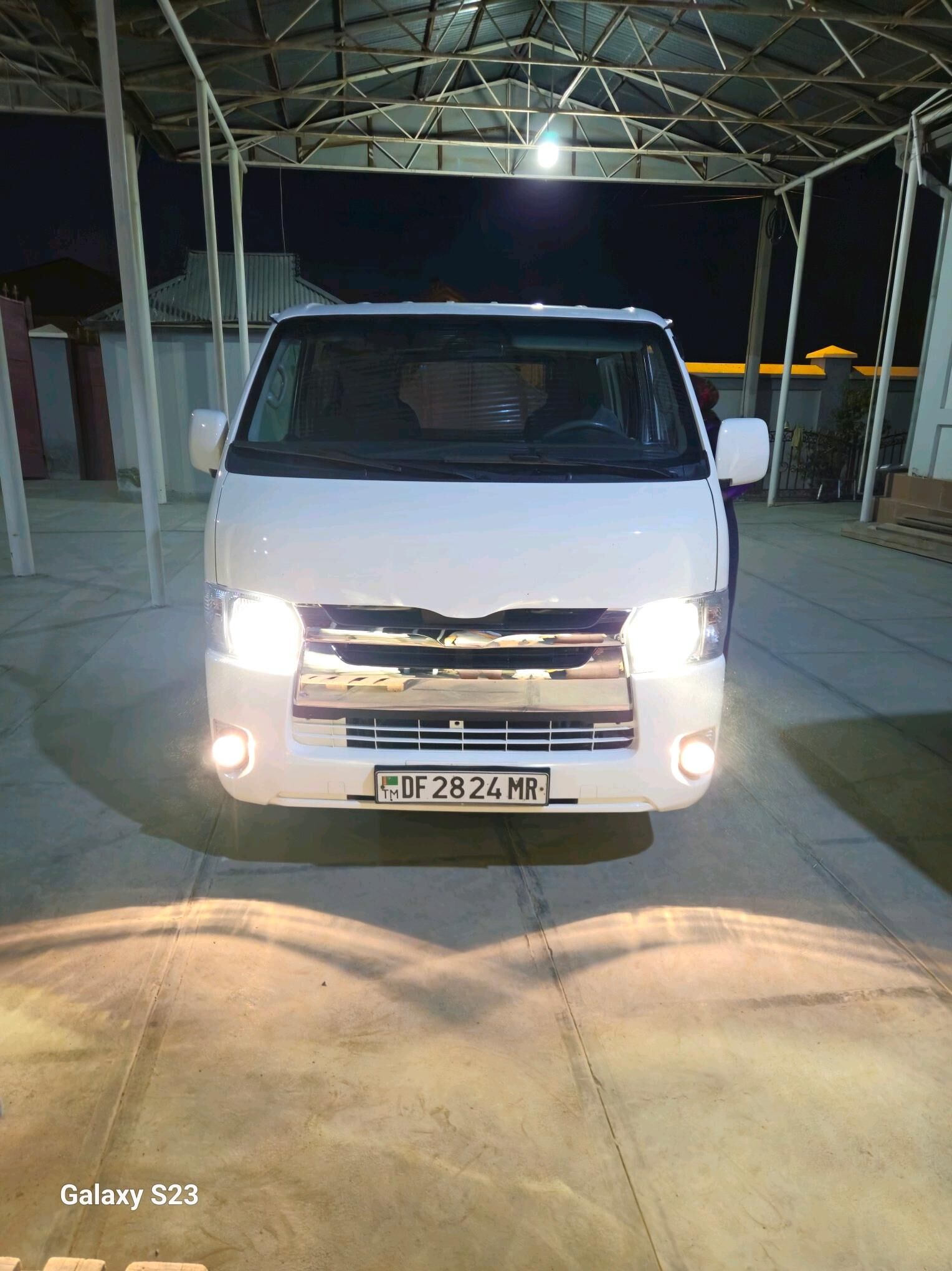 Toyota Hiace 2010 - 275 000 TMT - Мары - img 3