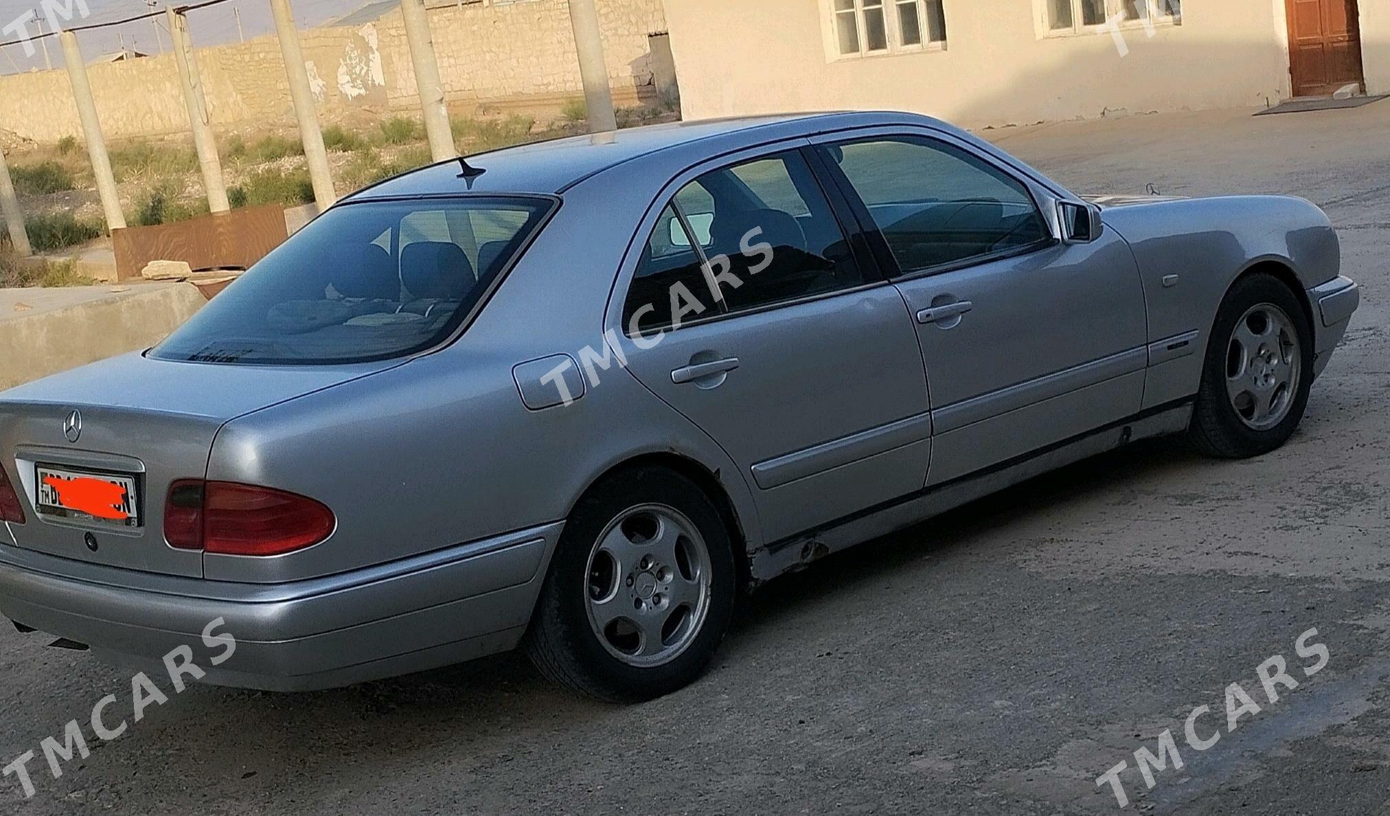 Mercedes-Benz E320 1998 - 75 000 TMT - Gyzylarbat - img 4