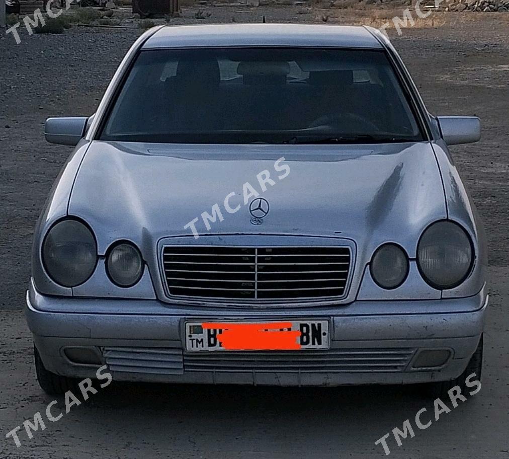 Mercedes-Benz E320 1998 - 75 000 TMT - Gyzylarbat - img 2