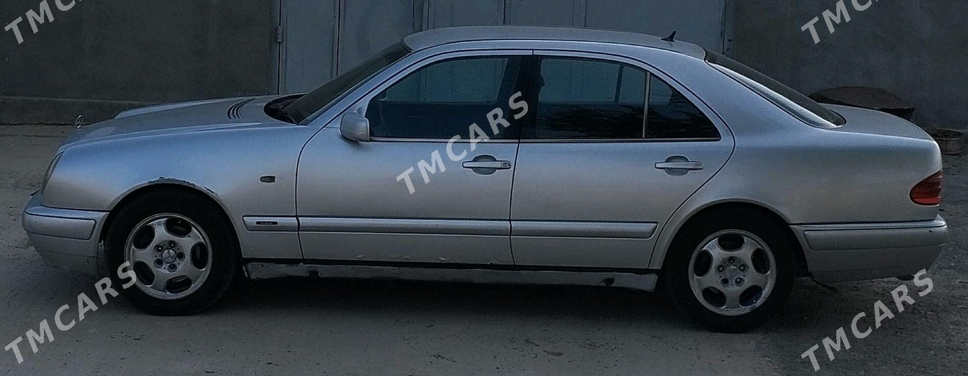 Mercedes-Benz E320 1998 - 75 000 TMT - Gyzylarbat - img 3