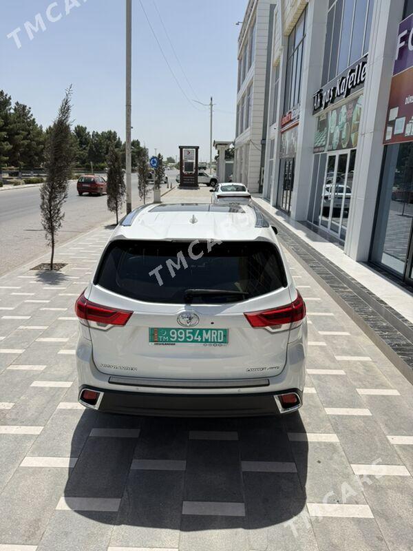 Toyota Highlander 2018 - 500 000 TMT - Мары - img 5
