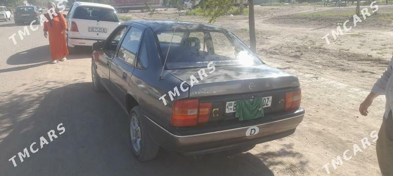Opel Vectra 1990 - 30 000 TMT - Гурбансолтан Едже - img 3