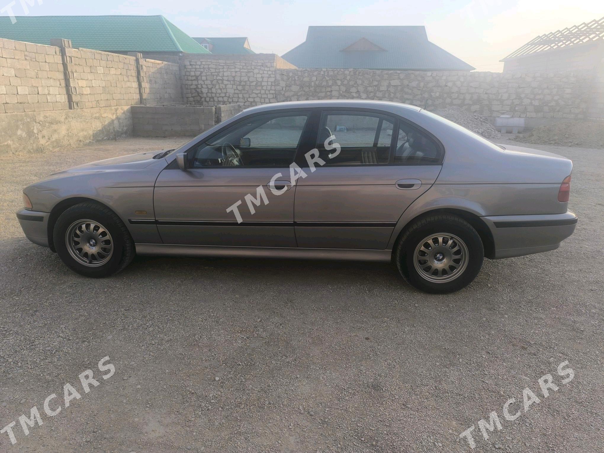 BMW 528 1998 - 100 000 TMT - Балканабат - img 4