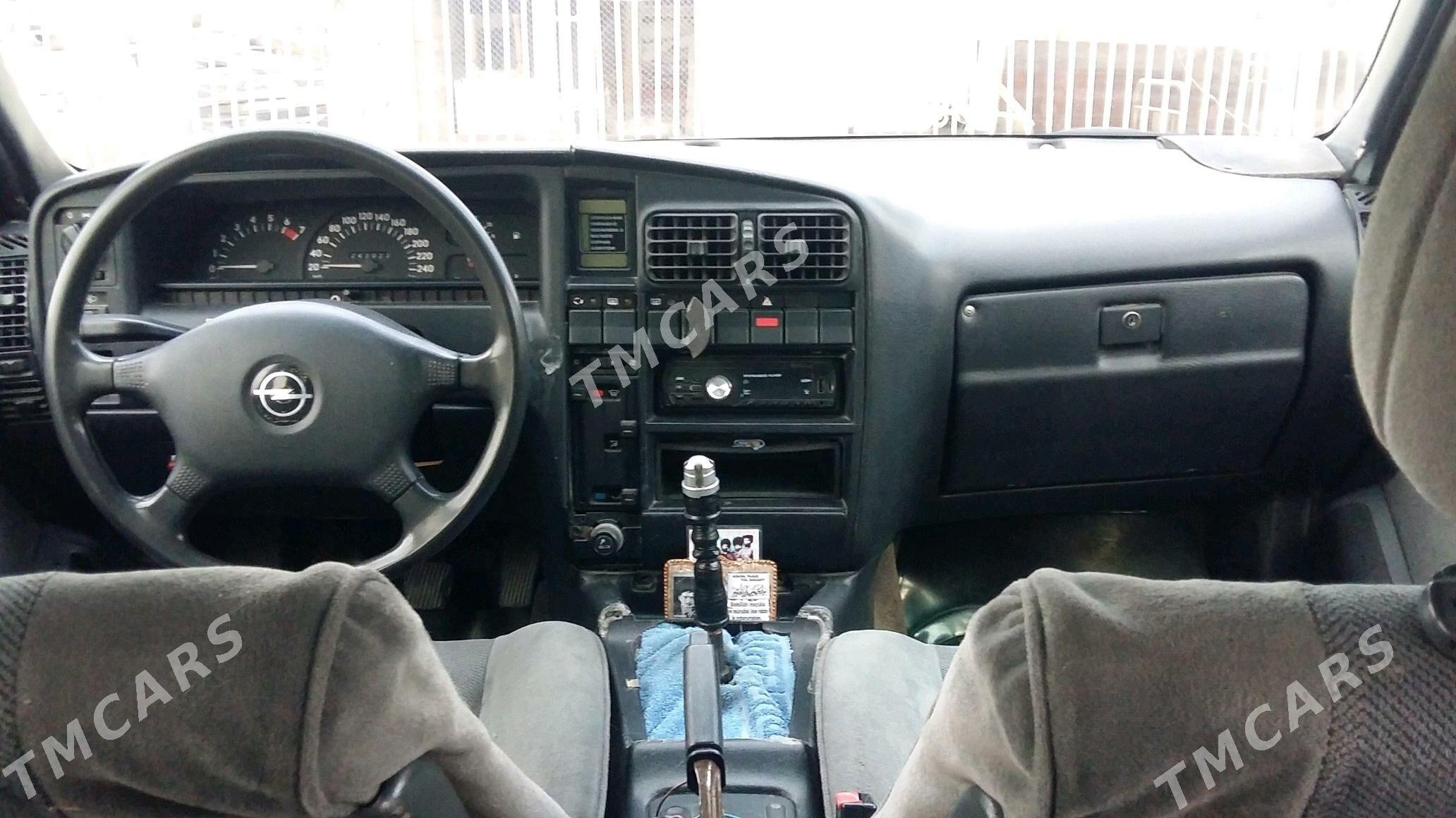 Opel Omega 1992 - 30 000 TMT - Бахарден - img 5