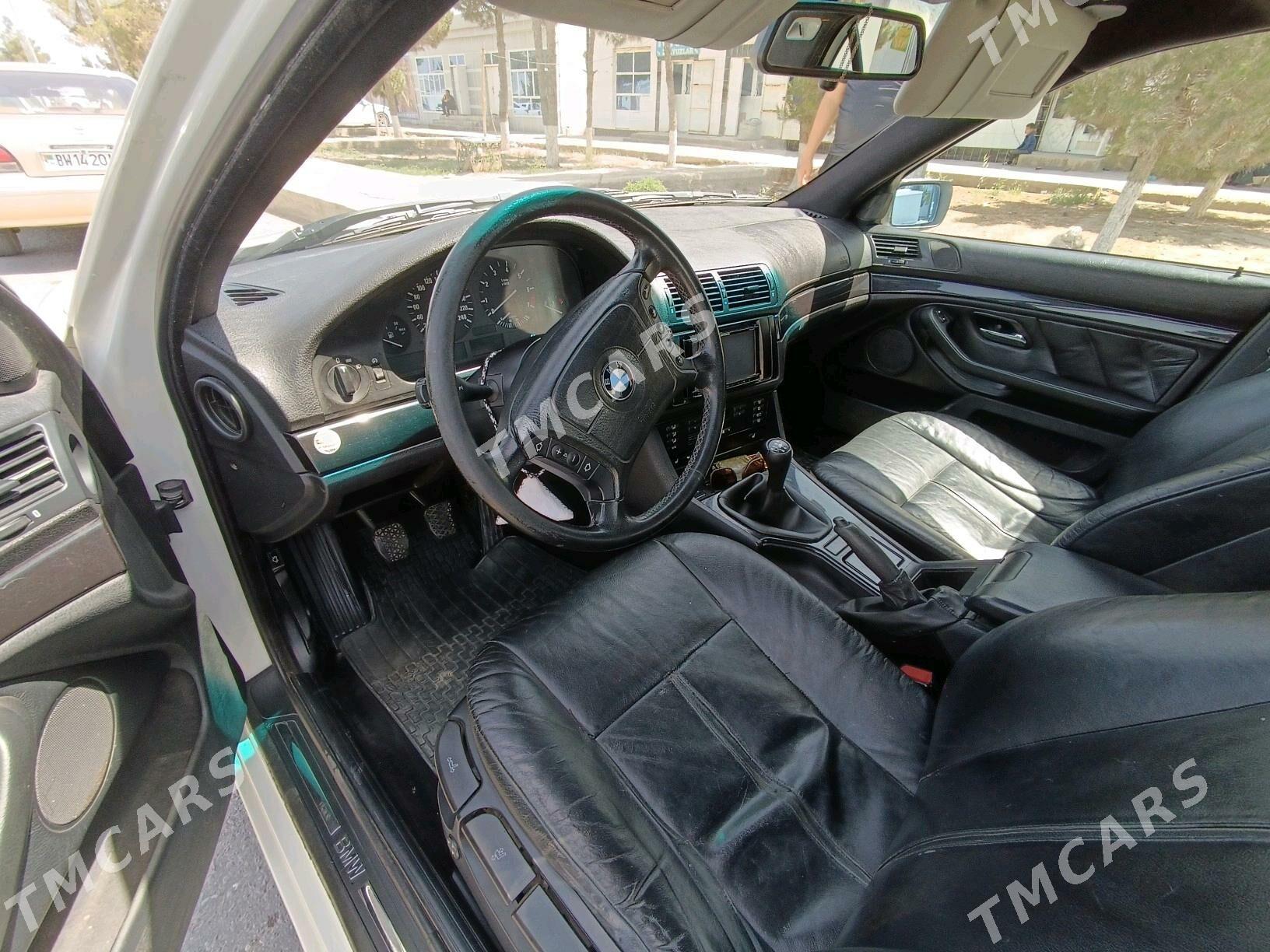BMW E39 2002 - 105 000 TMT - Мары - img 4