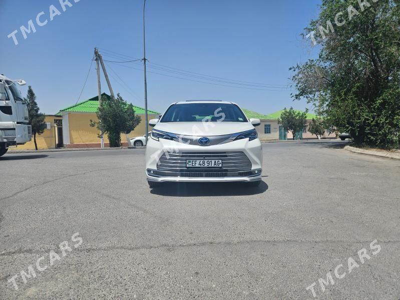 Toyota Sienna 2021 - 740 000 TMT - Бузмеин - img 7