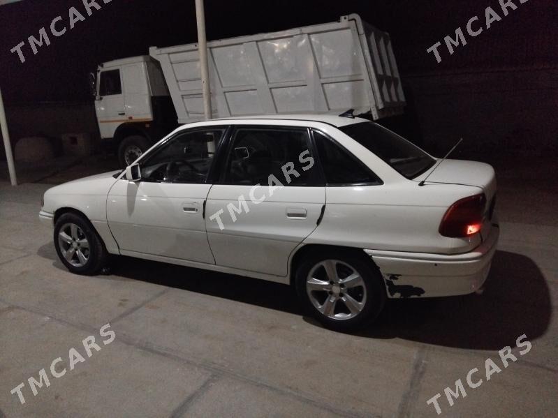 Opel Astra 1993 - 28 000 TMT - Sakarçäge - img 3