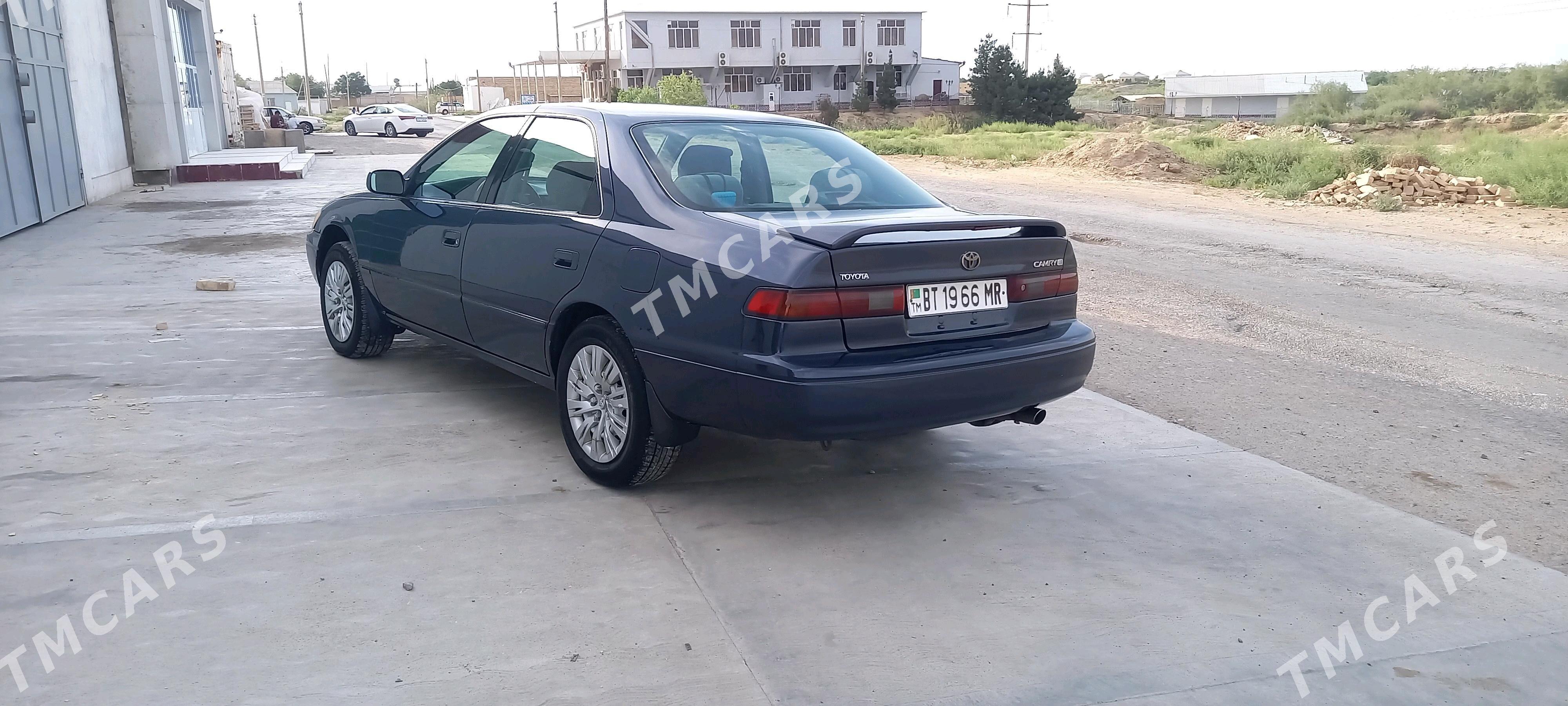 Toyota Camry 1998 - 105 000 TMT - Ёлётен - img 3