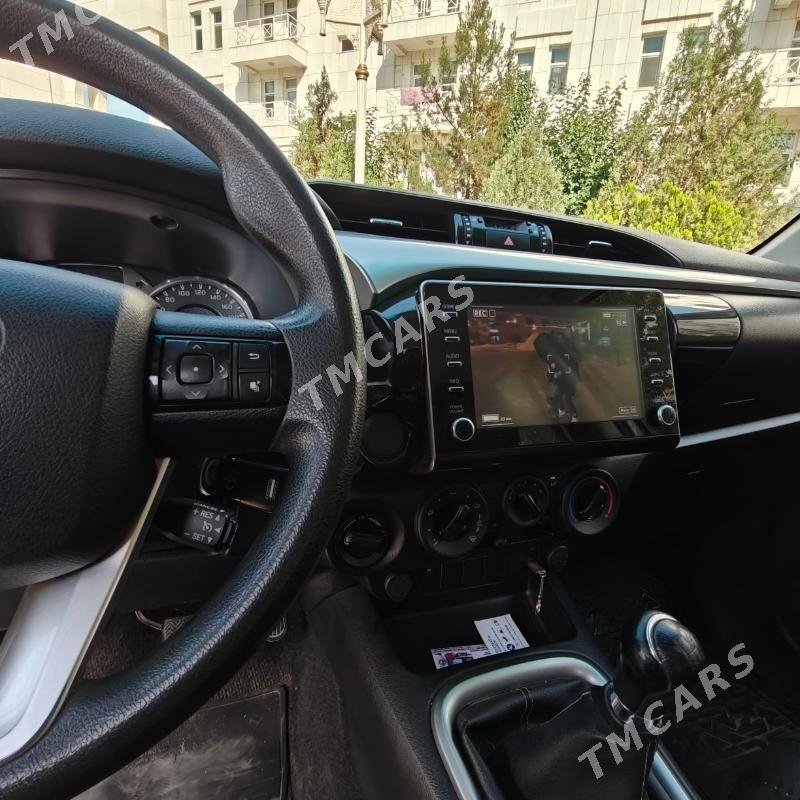 Toyota Hilux 2021 - 520 000 TMT - Ашхабад - img 6