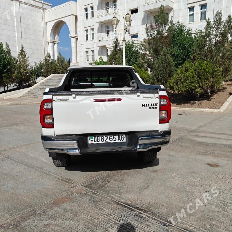 Toyota Hilux 2021 - 520 000 TMT - Ашхабад - img 5