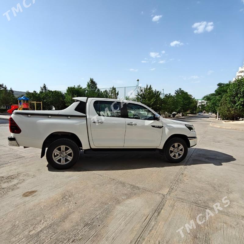 Toyota Hilux 2021 - 520 000 TMT - Ашхабад - img 2