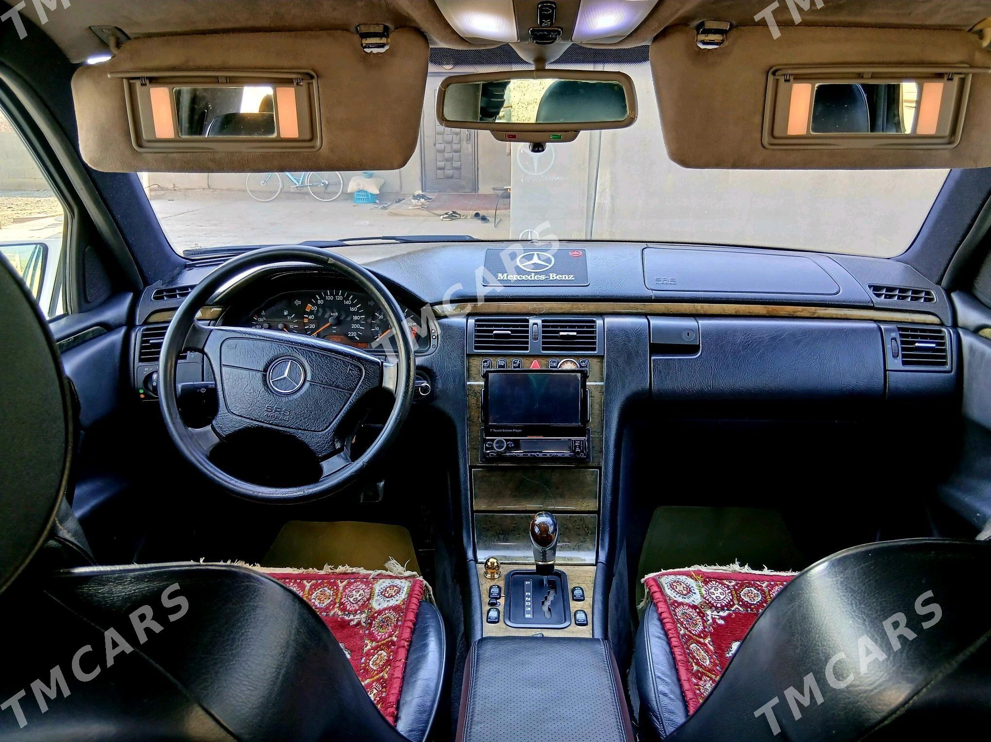 Mercedes-Benz E320 1996 - 40 000 TMT - Бахарден - img 5