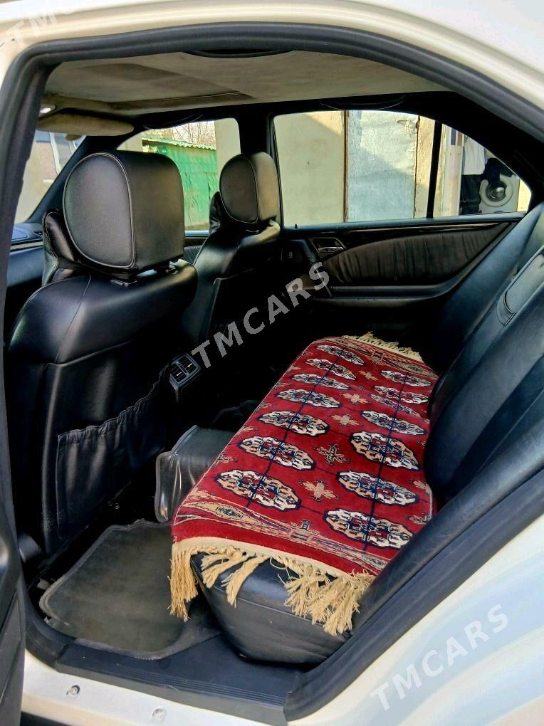 Mercedes-Benz E320 1996 - 40 000 TMT - Бахарден - img 3