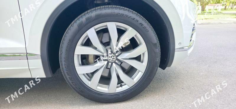 Volkswagen Touareg 2018 - 1 170 000 TMT - Aşgabat - img 8