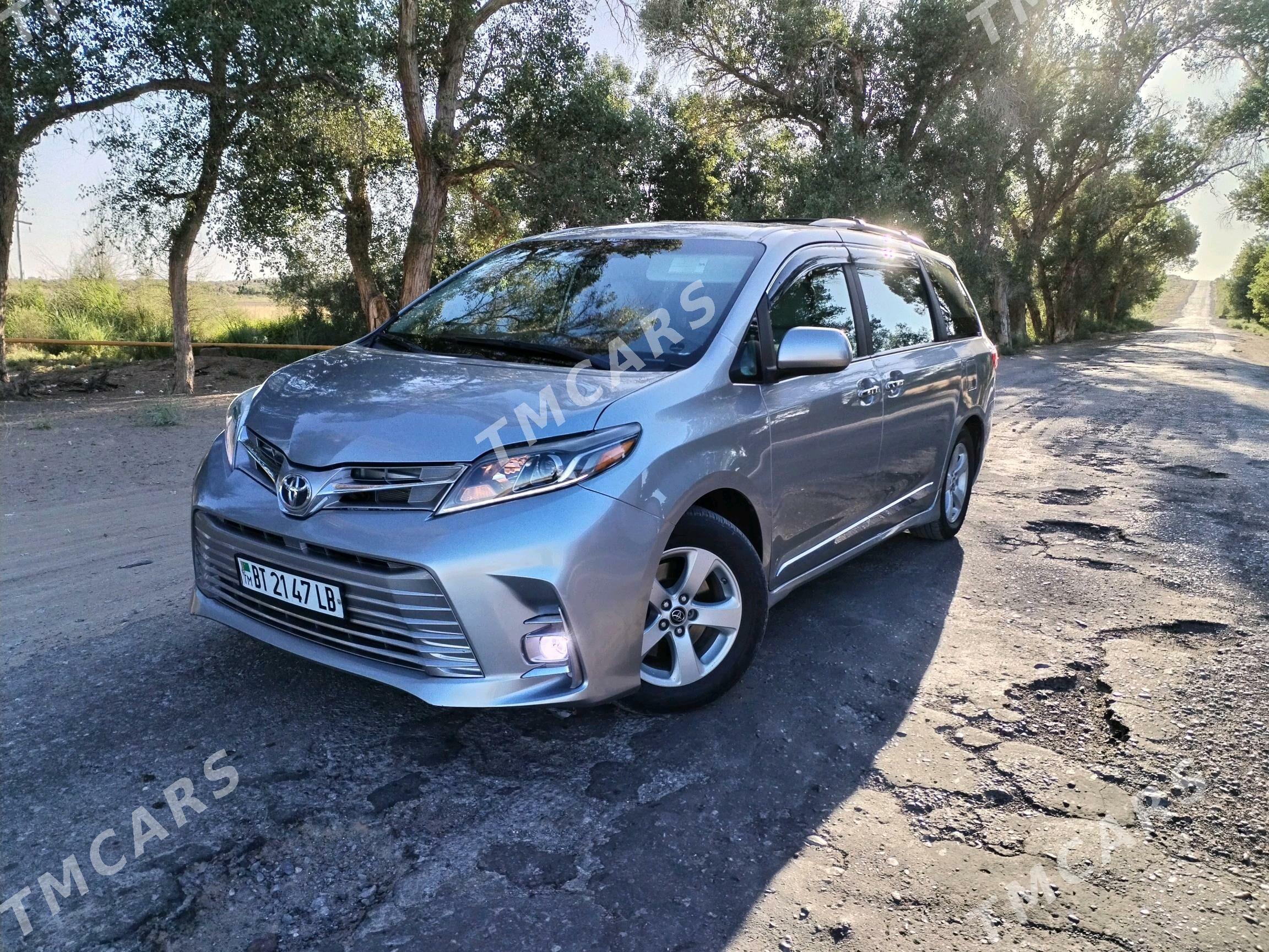 Toyota Sienna 2020 - 400 000 TMT - Фарап - img 4