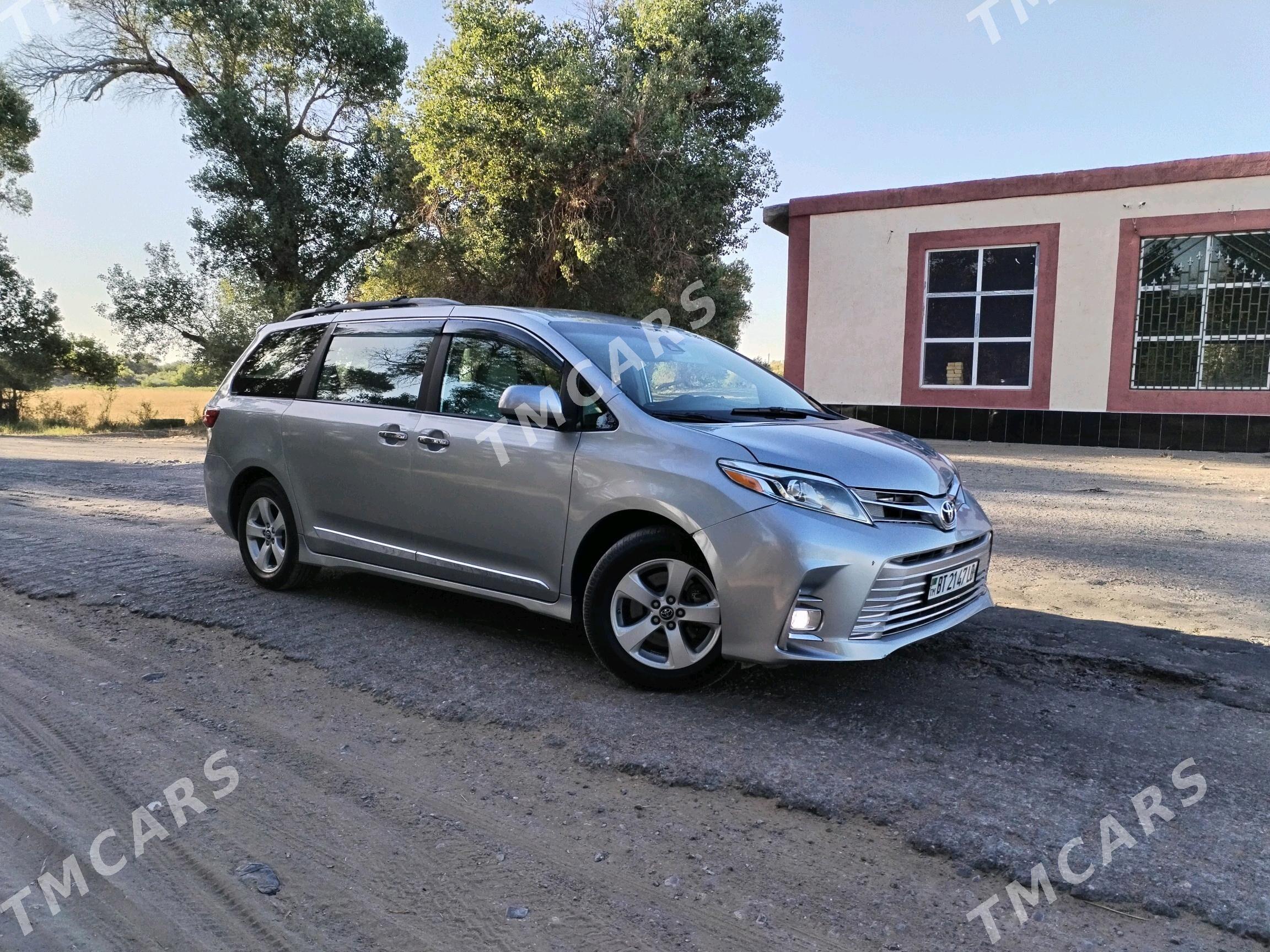 Toyota Sienna 2020 - 400 000 TMT - Фарап - img 7