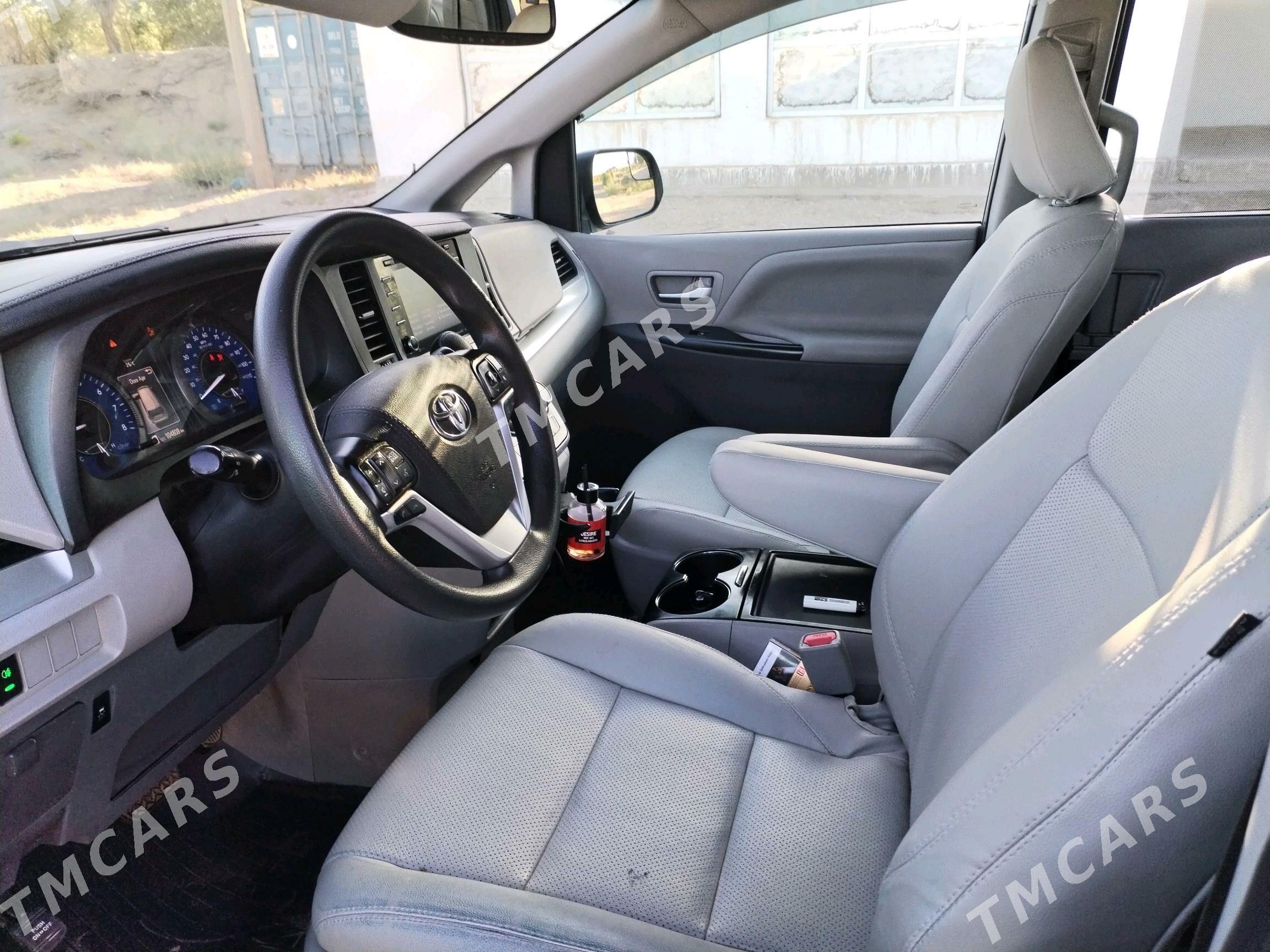 Toyota Sienna 2020 - 400 000 TMT - Фарап - img 9