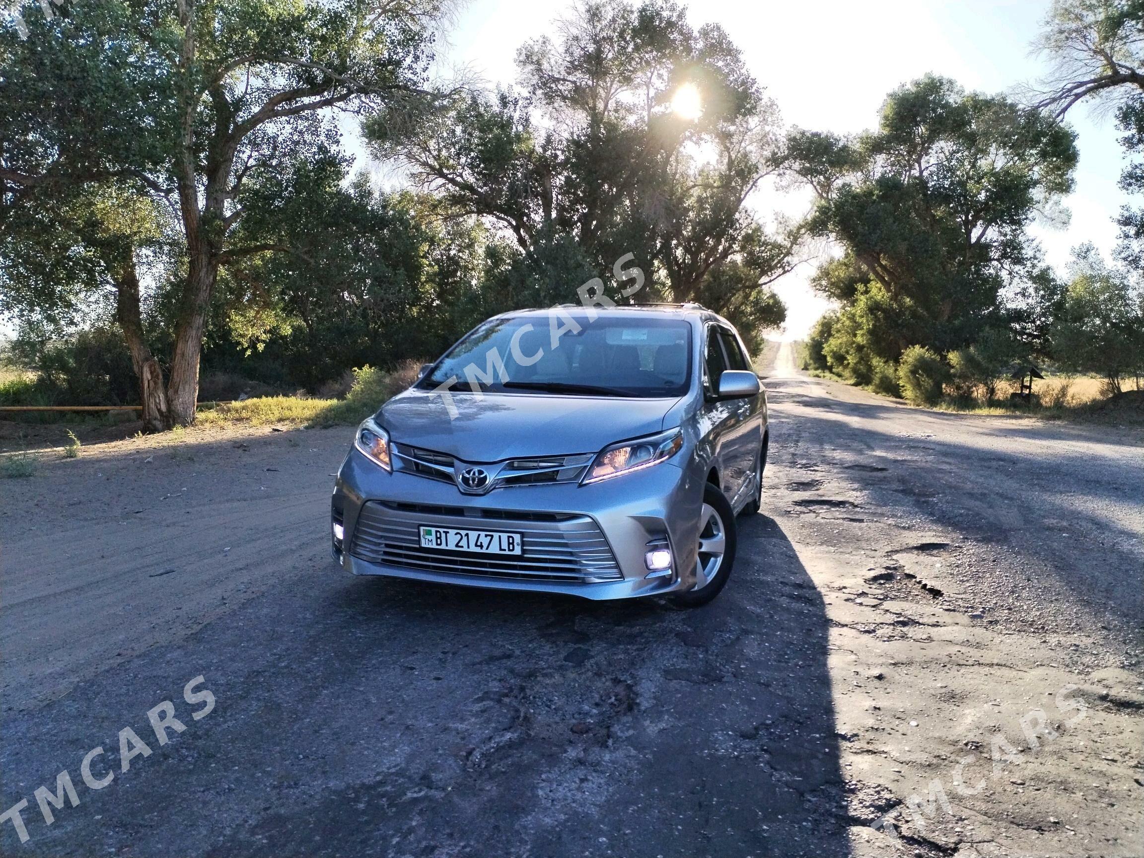 Toyota Sienna 2020 - 400 000 TMT - Фарап - img 6