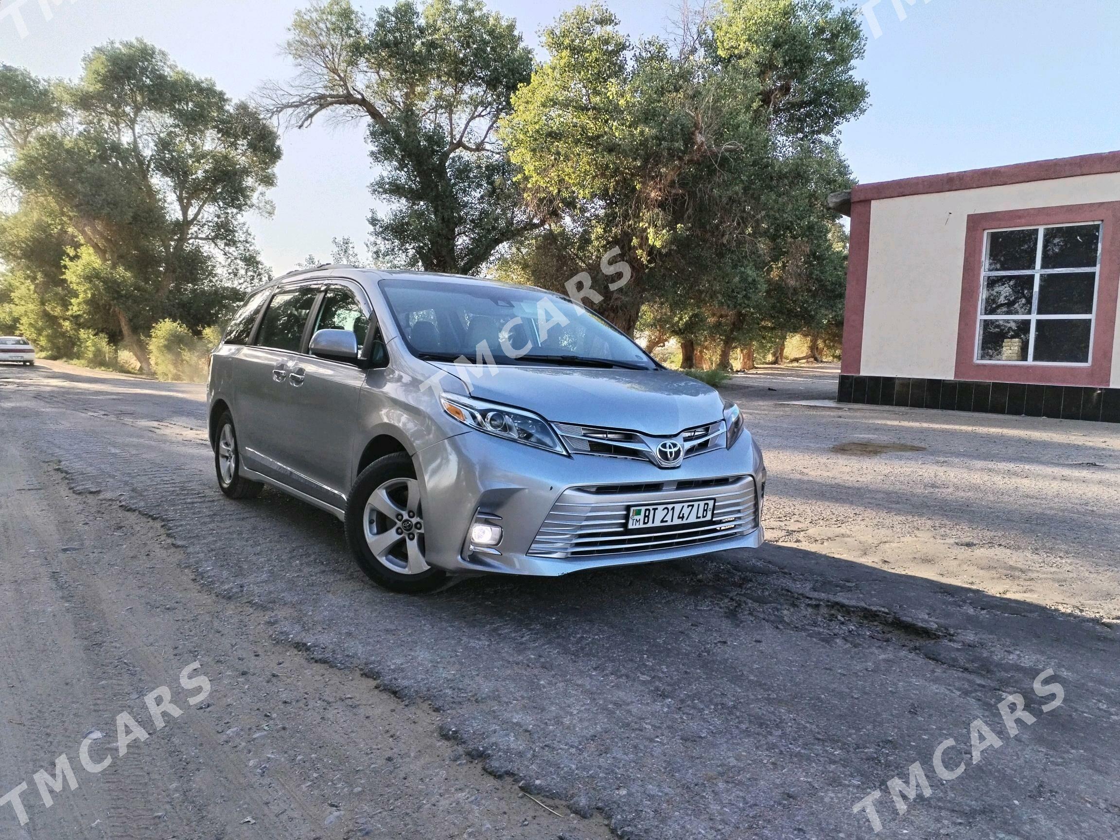 Toyota Sienna 2020 - 400 000 TMT - Фарап - img 5